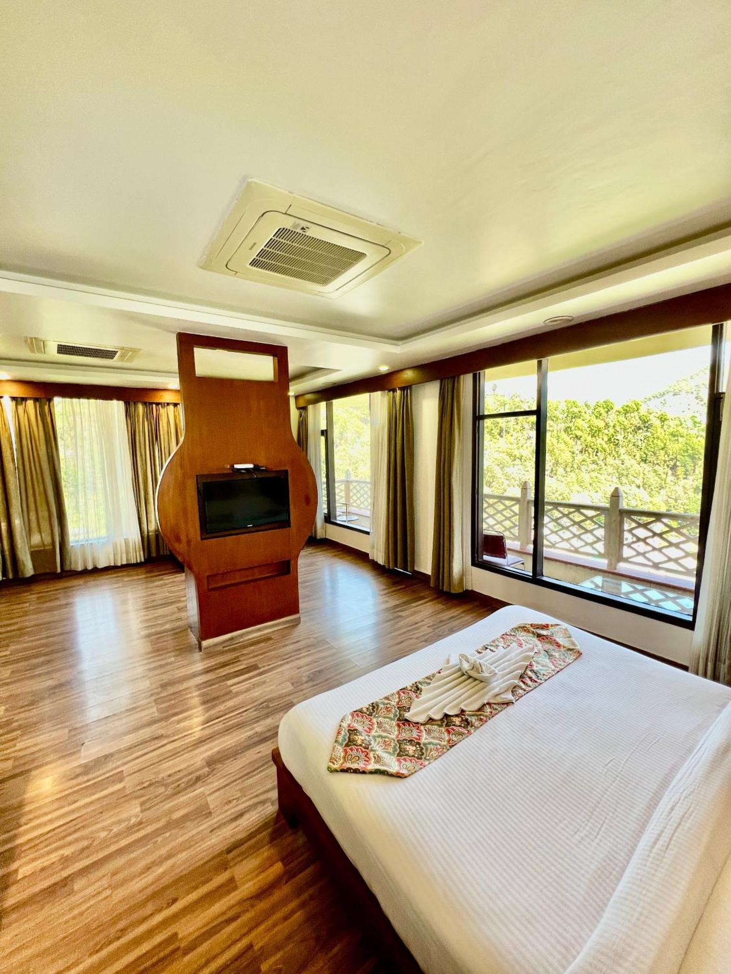 Sea Hawk - Luxury Hill Resort 4 Mins From Bhimtal Lake Esterno foto